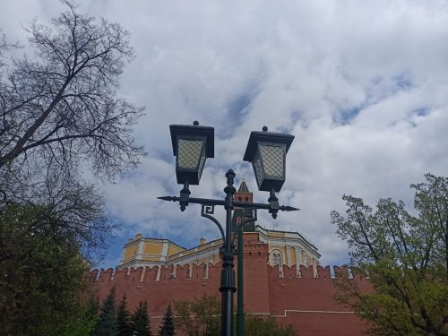 Красная площадь + Территория Кремля или Оружейная палата