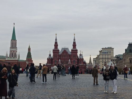Красная площадь + Территория Кремля или Оружейная палата
