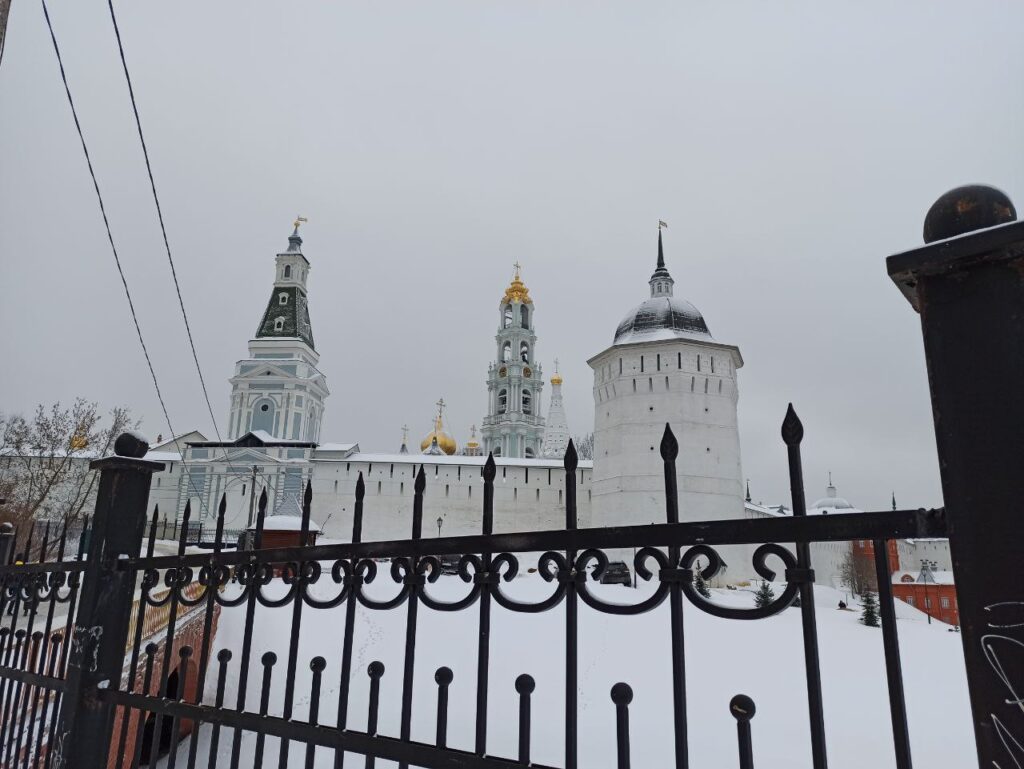 Троице-Сергиева Лавра и Богородская фабрика игрушки