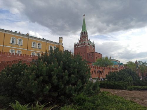 Красная площадь + Территория Кремля или Оружейная палата