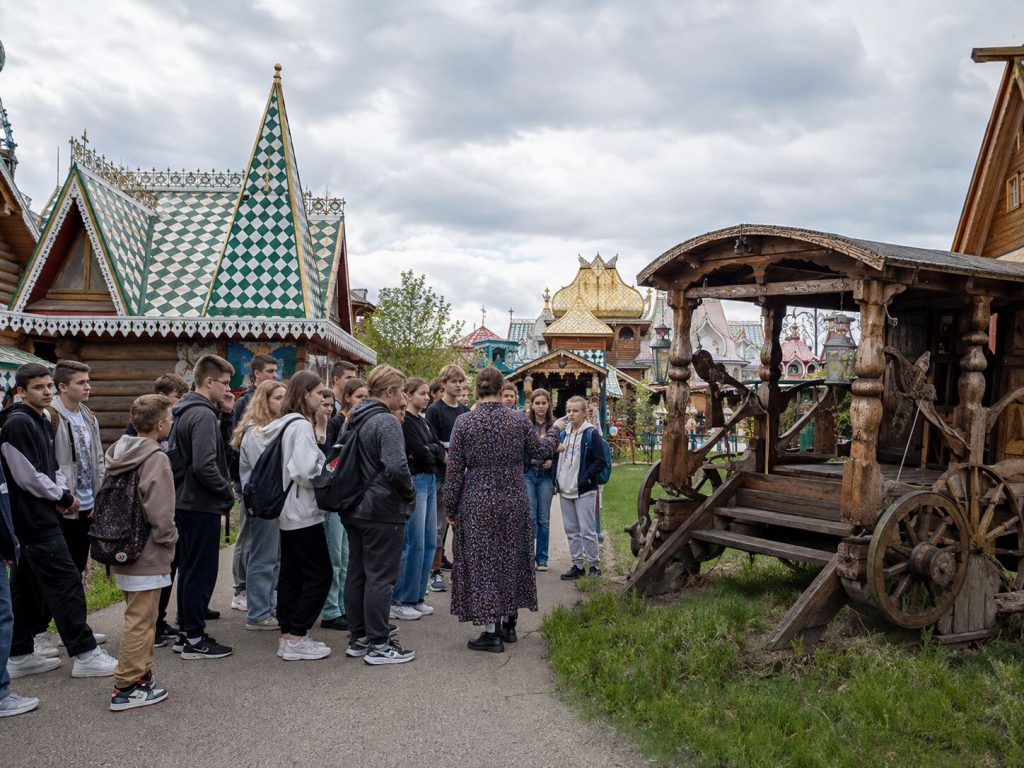 СказГрад: театрализованная программа «Избушка Бабы-Яги»